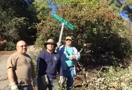 Community Work Project Bush Trimming Fall 2016 02