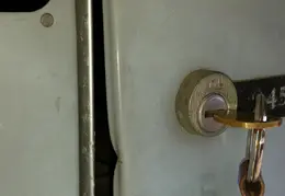 Mailbox Attempted Breakin 20160420 3
