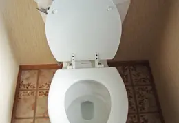 Toilet Retrofitting March 2010 0014