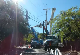 PGandE Crew On Eastridge Dr 2012 04